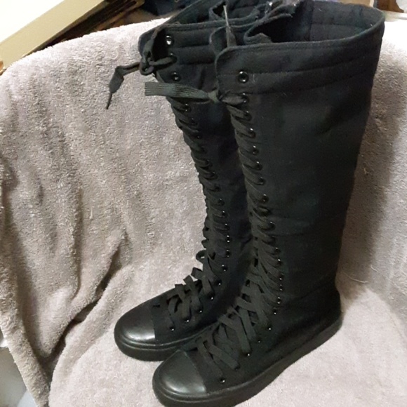 Shoes - Canvas Sneaker